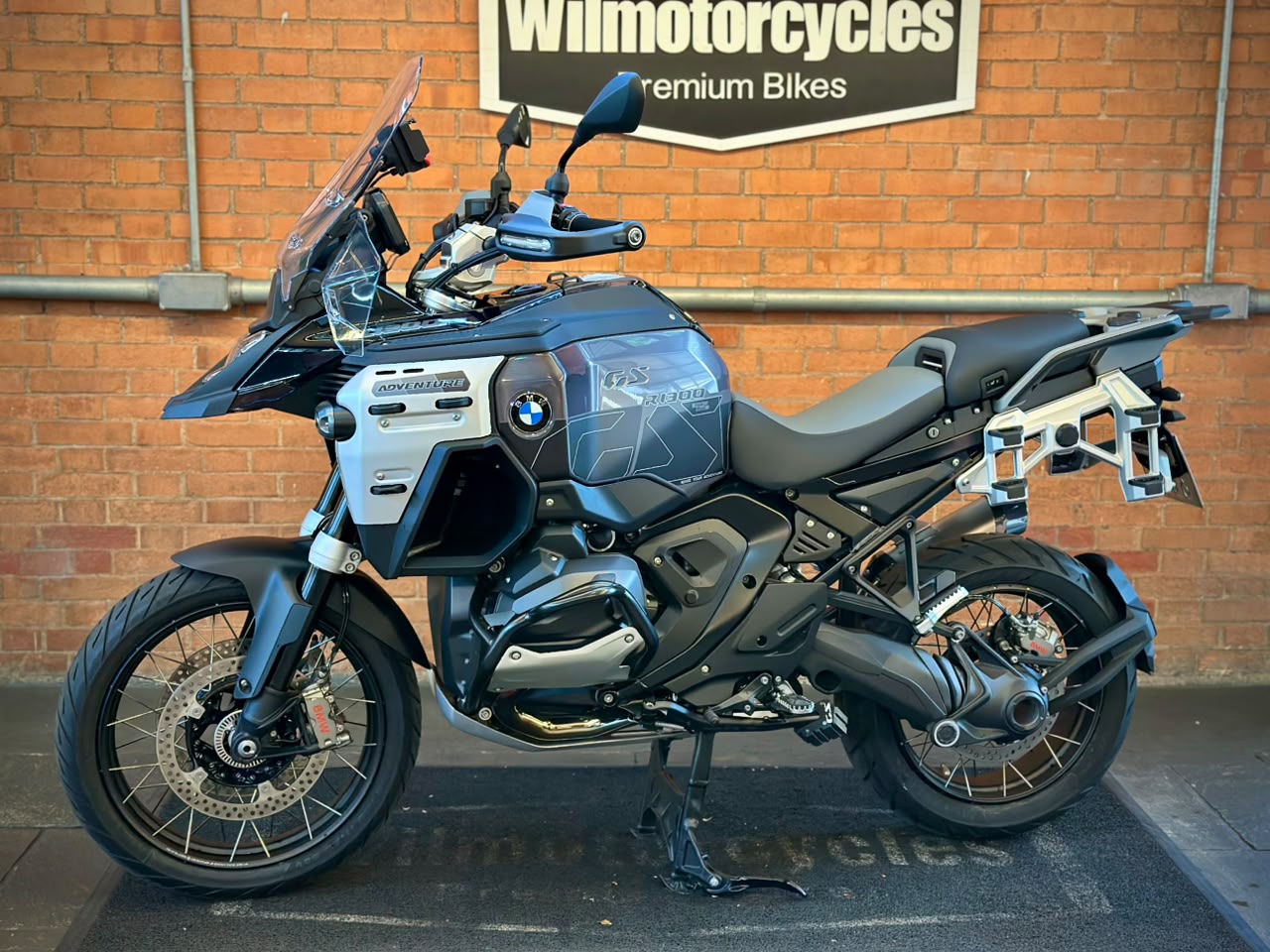 BMW R 1300 GS ADVENTURE TRIPLE BLACK