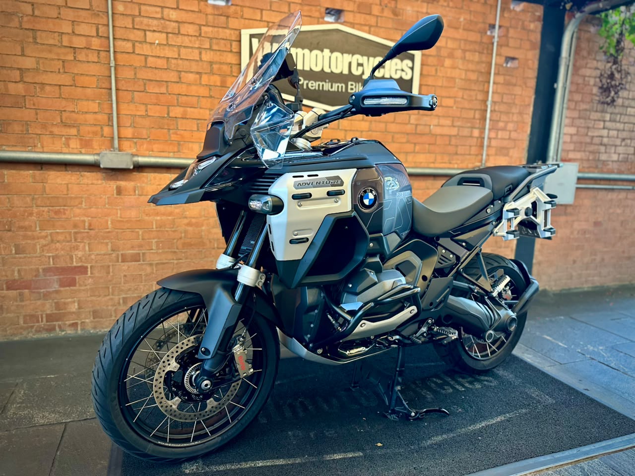 BMW R 1300 GS ADVENTURE TRIPLE BLACK