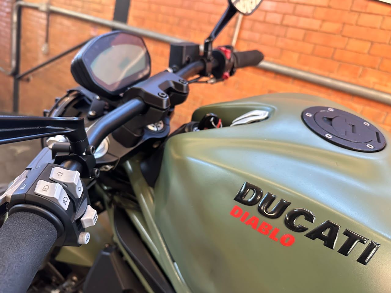 DUCATI MONSTER 797