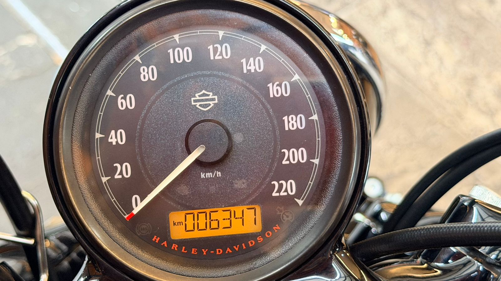 HARLEY-DAVIDSON SPORTSTER IRON 883