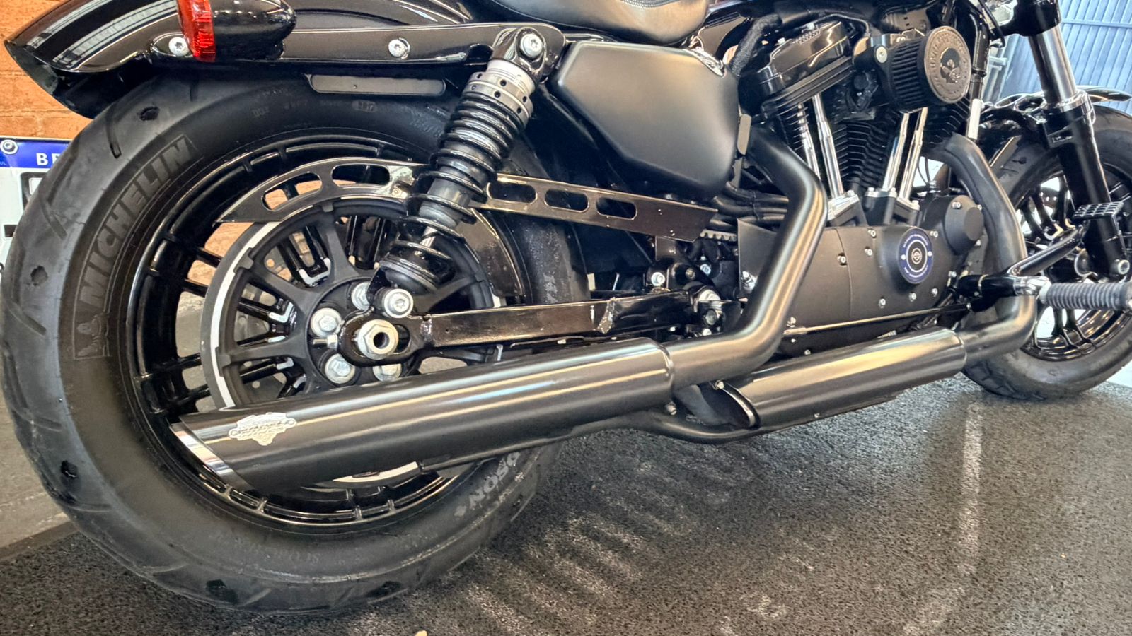 HARLEY-DAVIDSON SPORTSTER IRON 883