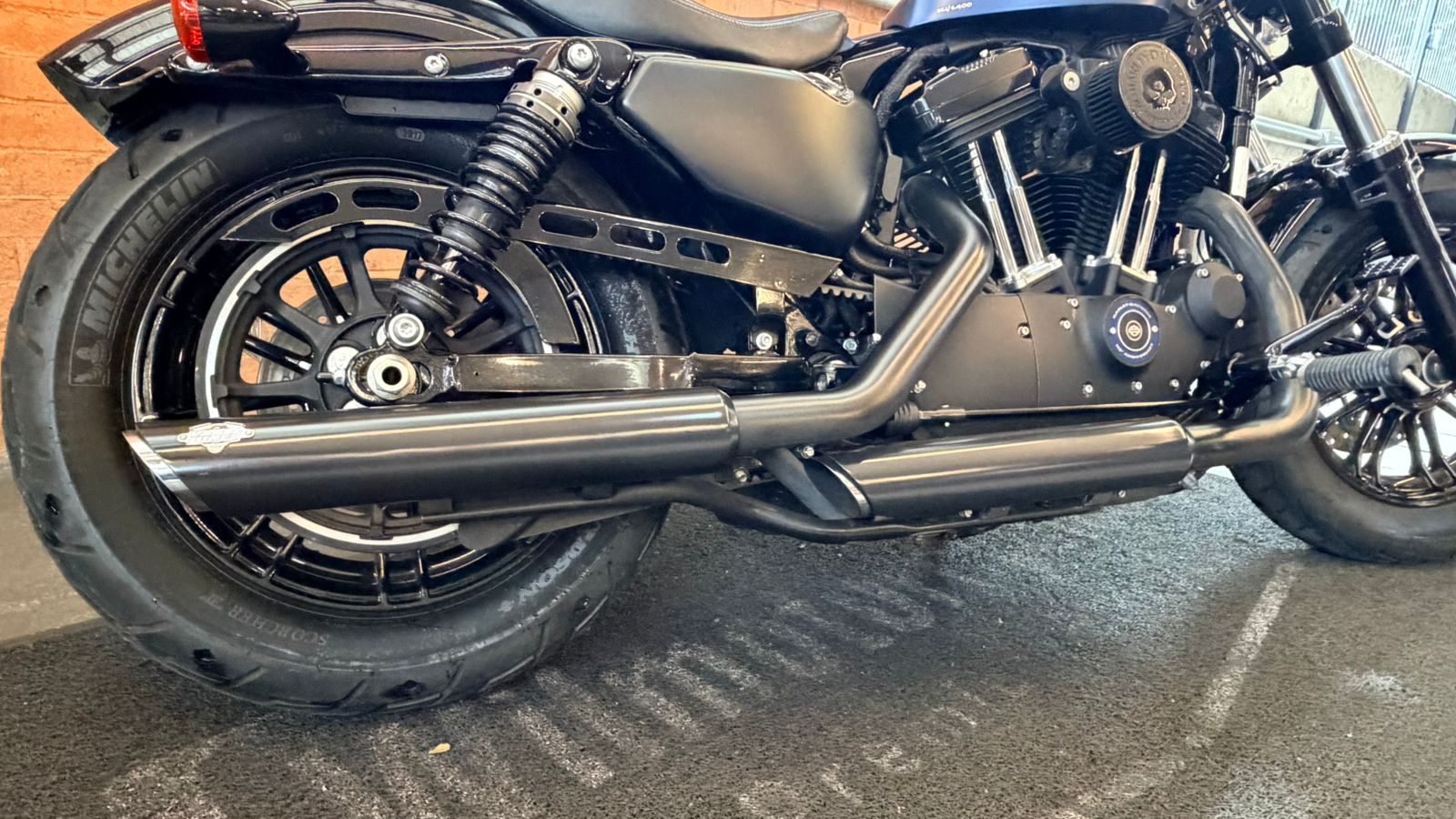 HARLEY-DAVIDSON SPORTSTER IRON 883