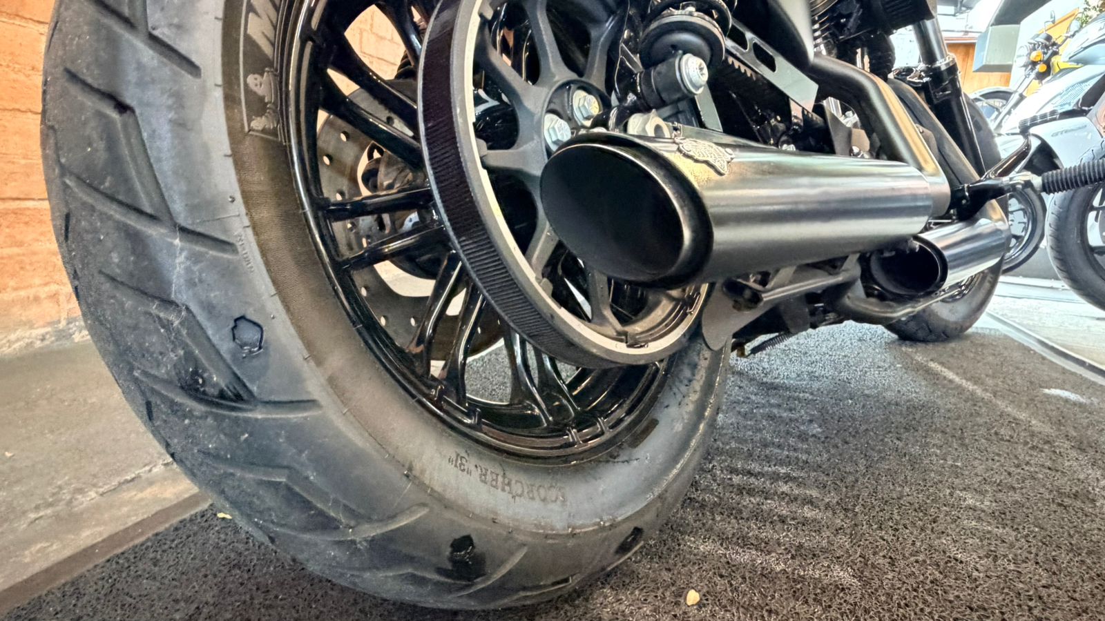 HARLEY-DAVIDSON SPORTSTER IRON 883