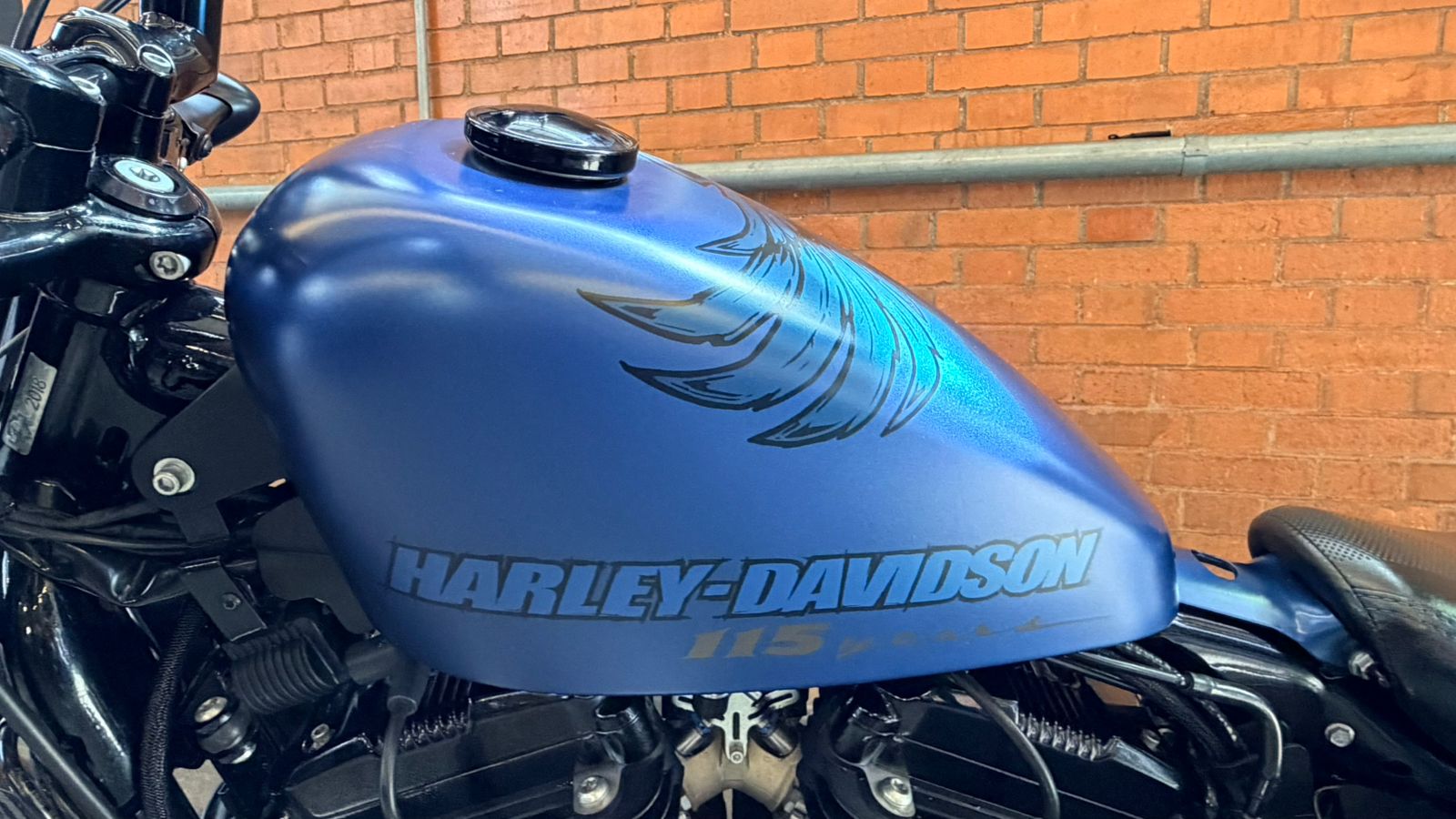 HARLEY-DAVIDSON SPORTSTER IRON 883