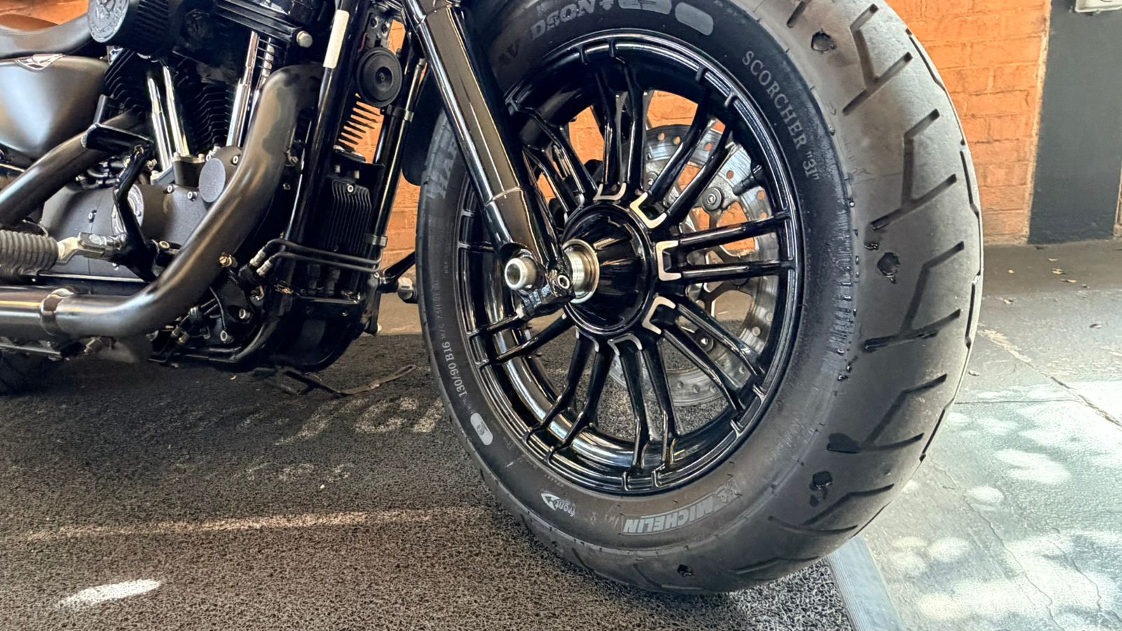 HARLEY-DAVIDSON SPORTSTER IRON 883