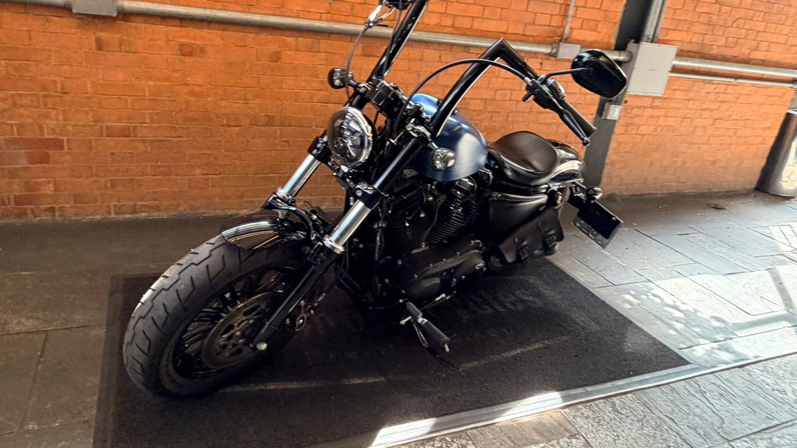 HARLEY-DAVIDSON SPORTSTER IRON 883