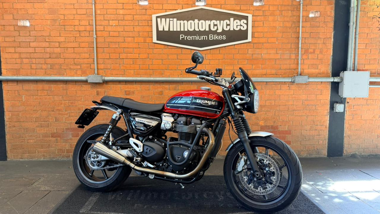 TRIUMPH SPEED TWIN 