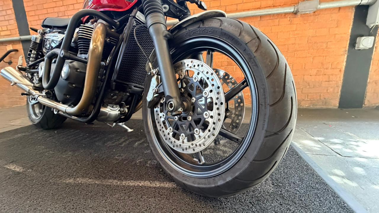 TRIUMPH SPEED TWIN 