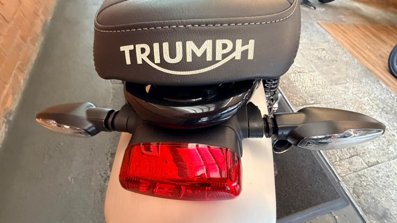 TRIUMPH SPEED TWIN 