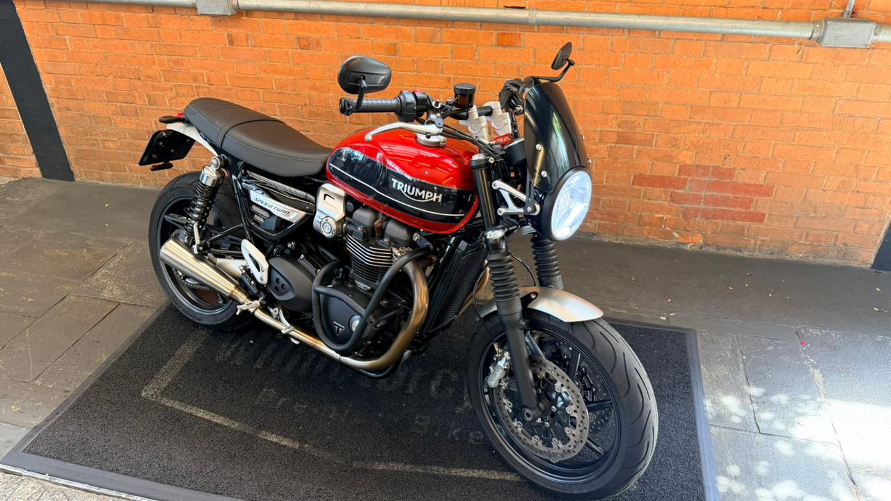 TRIUMPH SPEED TWIN 