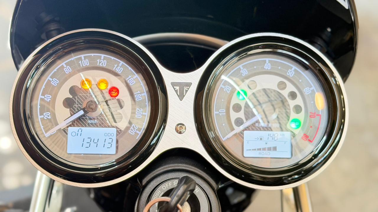 TRIUMPH SPEED TWIN 