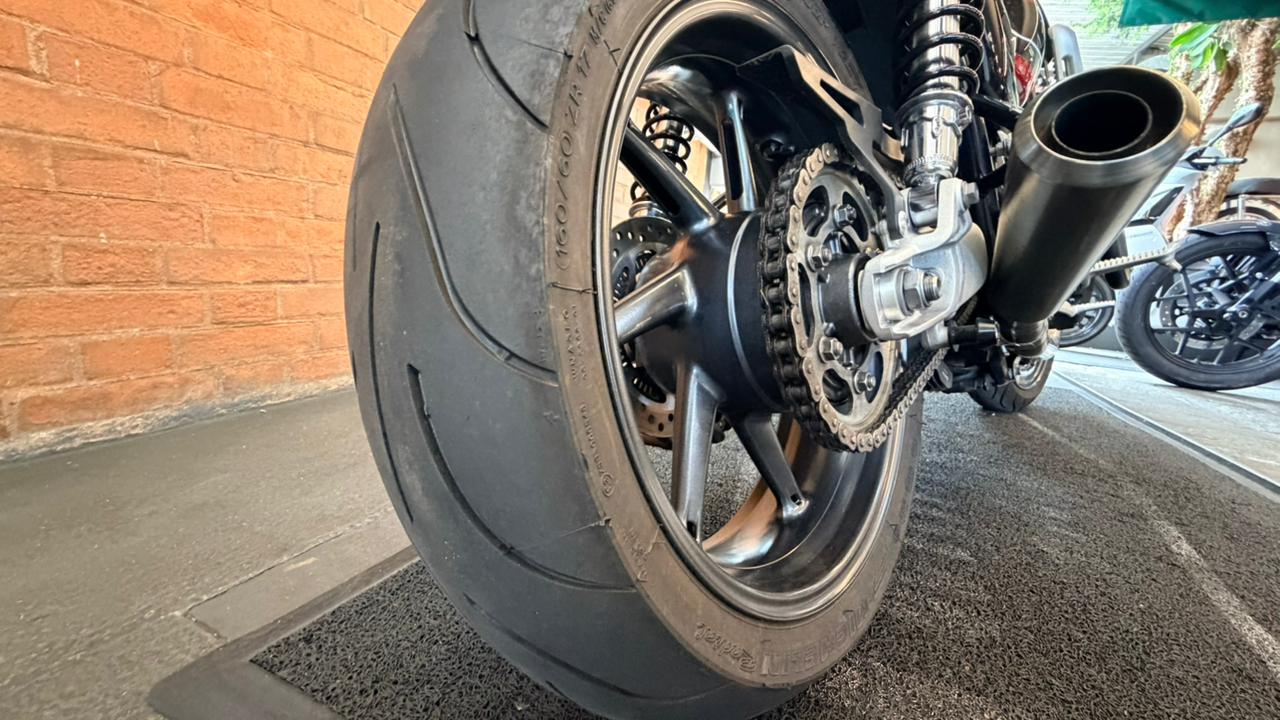 TRIUMPH SPEED TWIN 
