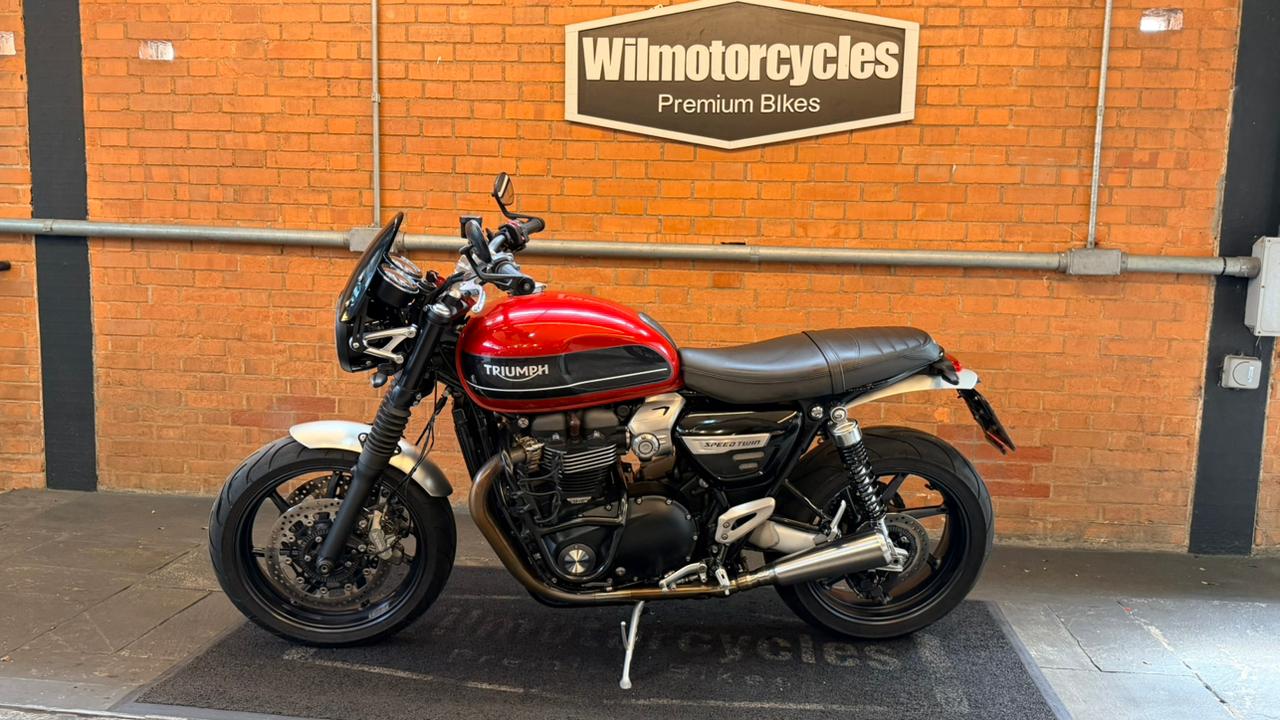 TRIUMPH SPEED TWIN 