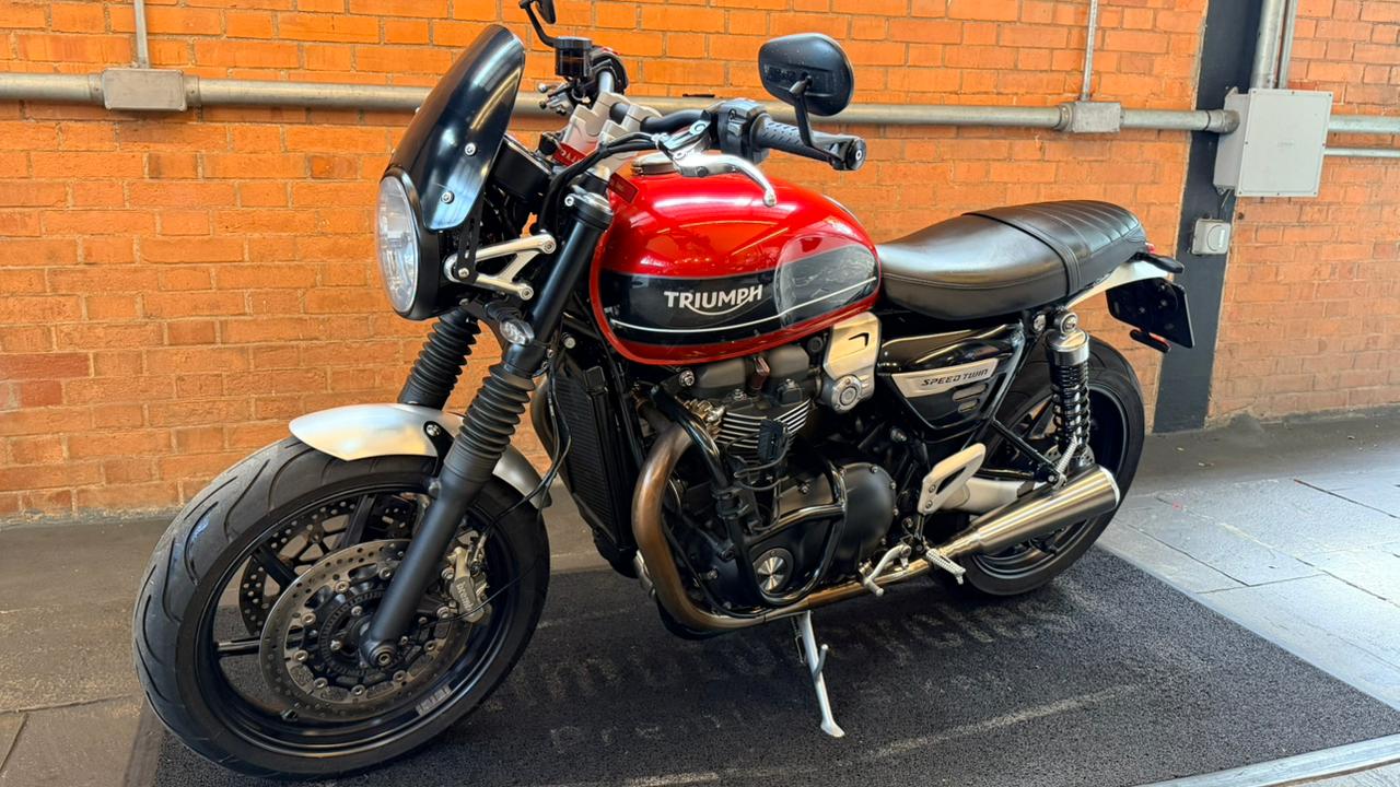 TRIUMPH SPEED TWIN 