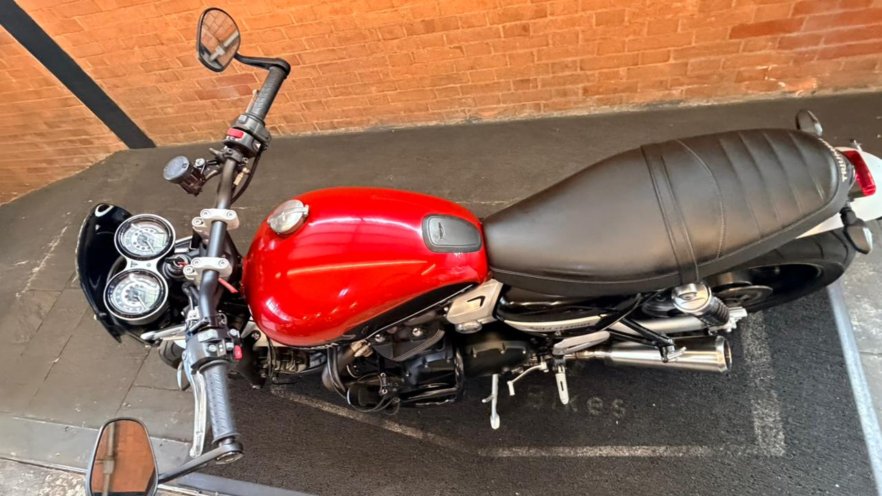 TRIUMPH SPEED TWIN 