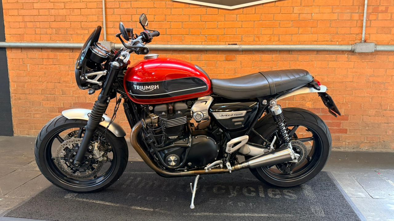 TRIUMPH SPEED TWIN 