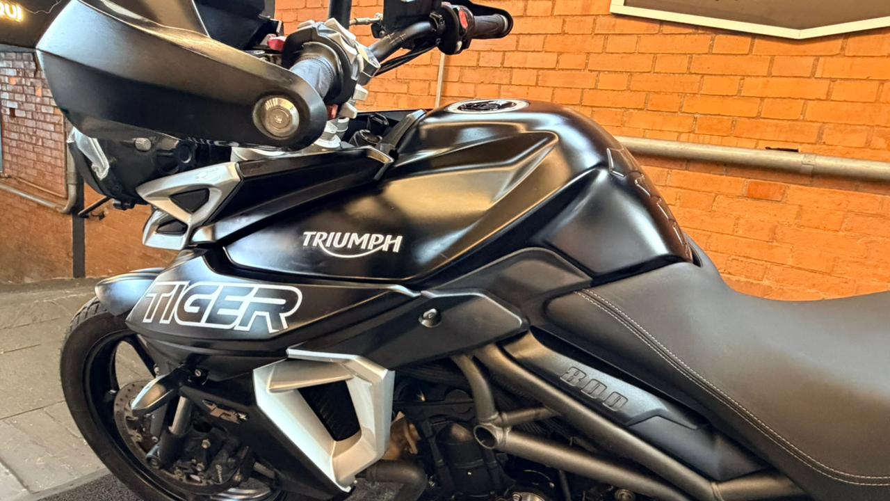 TRIUMPH TIGER 800 XRX