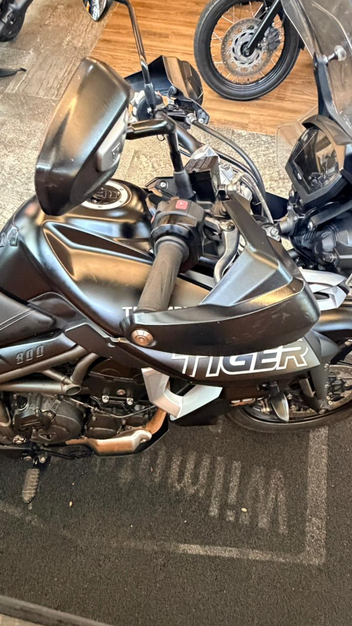 TRIUMPH TIGER 800 XRX