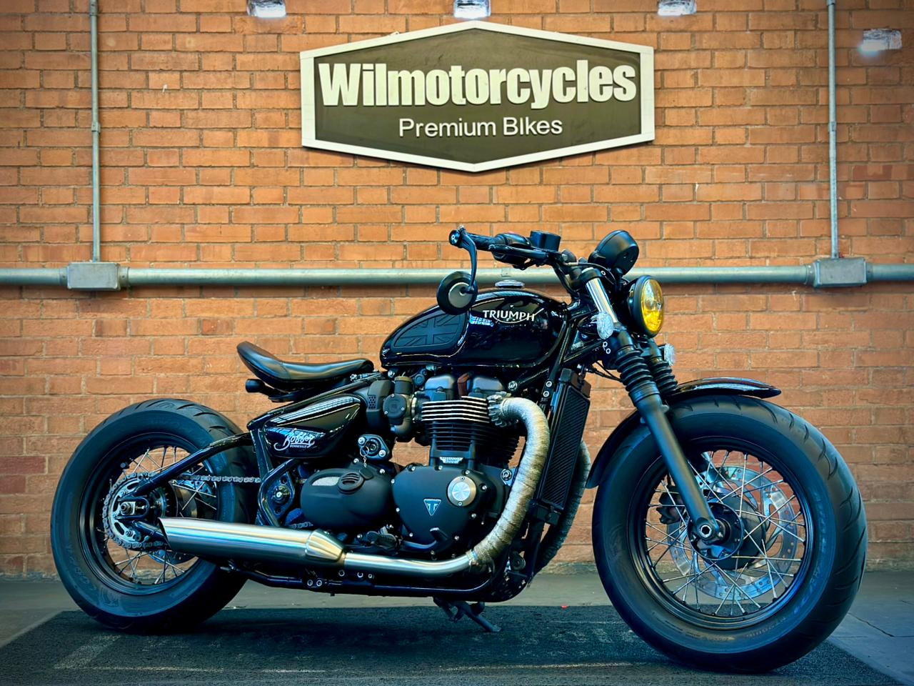 TRIUMPH BONNEVILLE BOBBER 1200