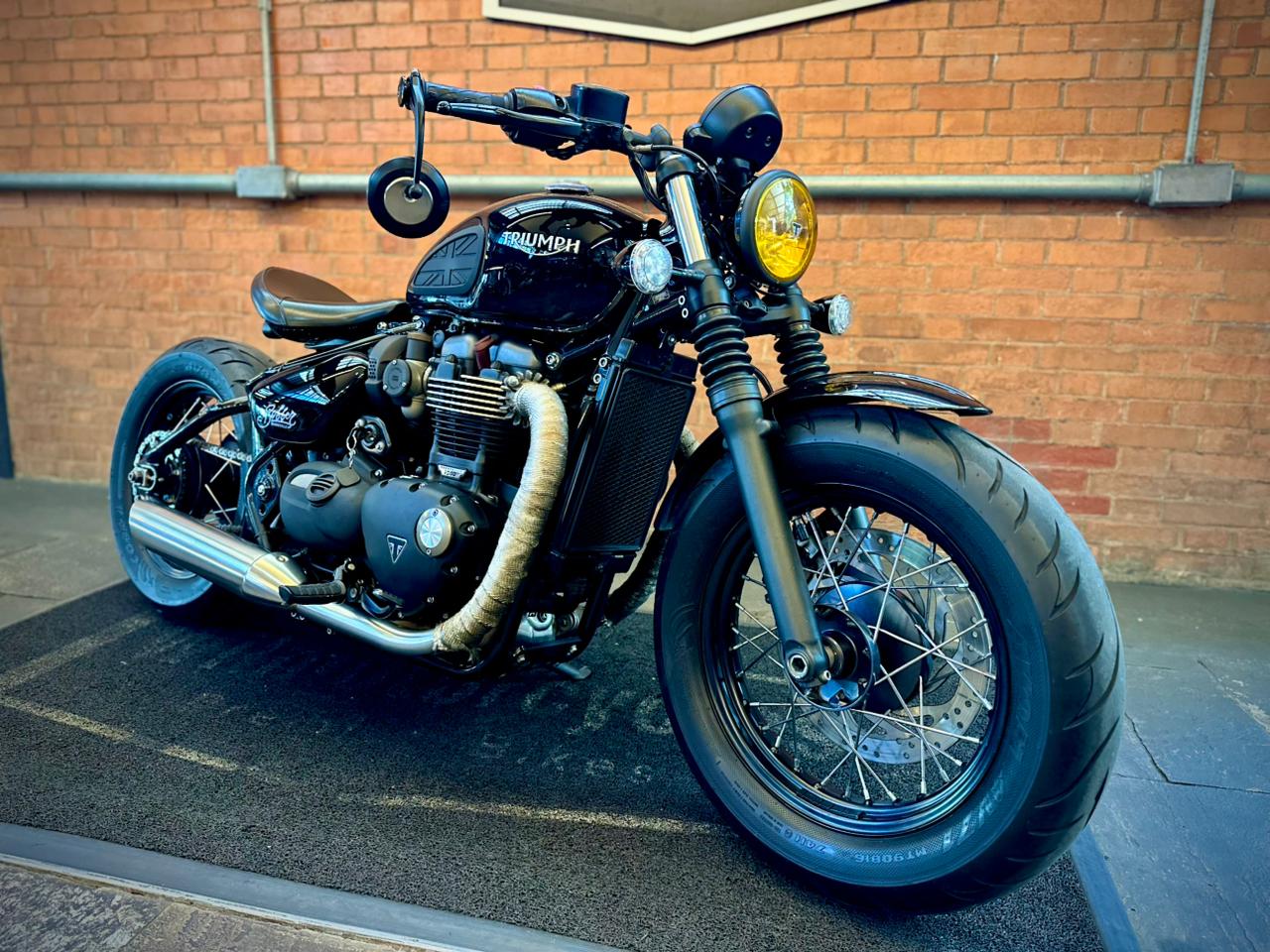 TRIUMPH BONNEVILLE BOBBER 1200