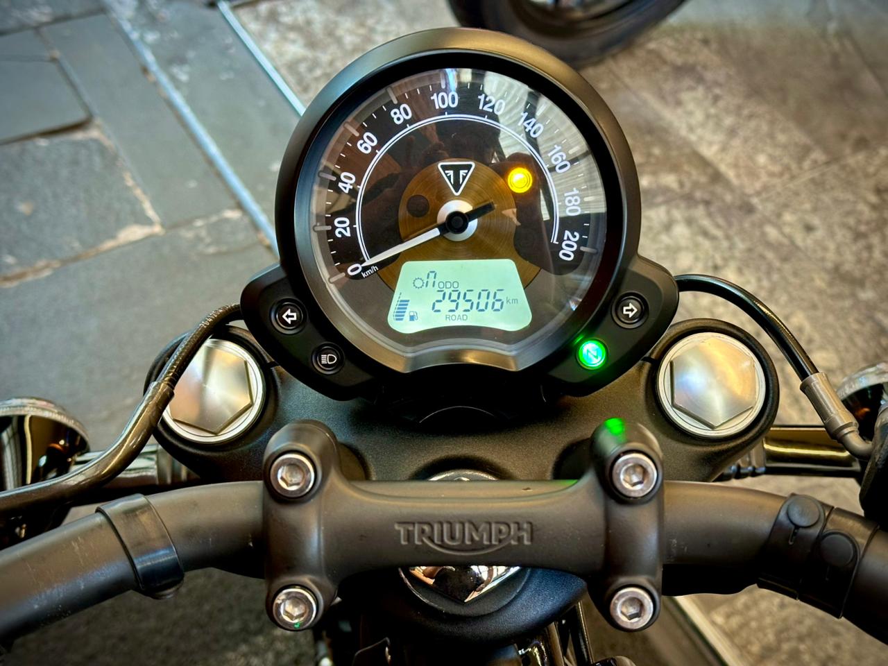 TRIUMPH BONNEVILLE BOBBER 1200