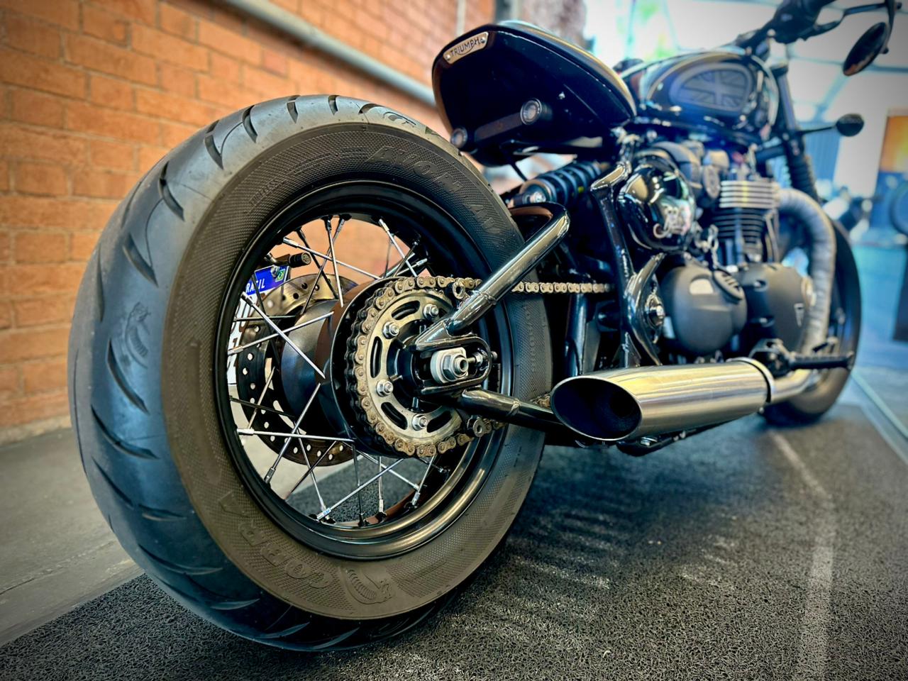 TRIUMPH BONNEVILLE BOBBER 1200
