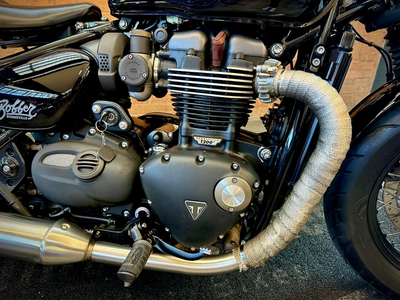 TRIUMPH BONNEVILLE BOBBER 1200