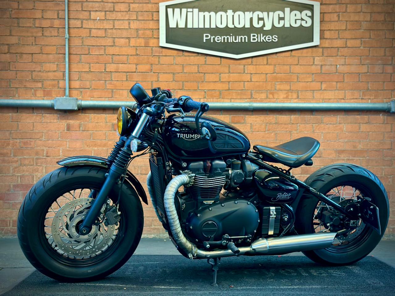 TRIUMPH BONNEVILLE BOBBER 1200