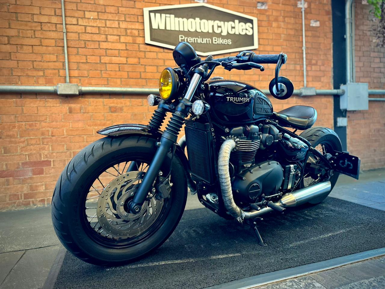 TRIUMPH BONNEVILLE BOBBER 1200