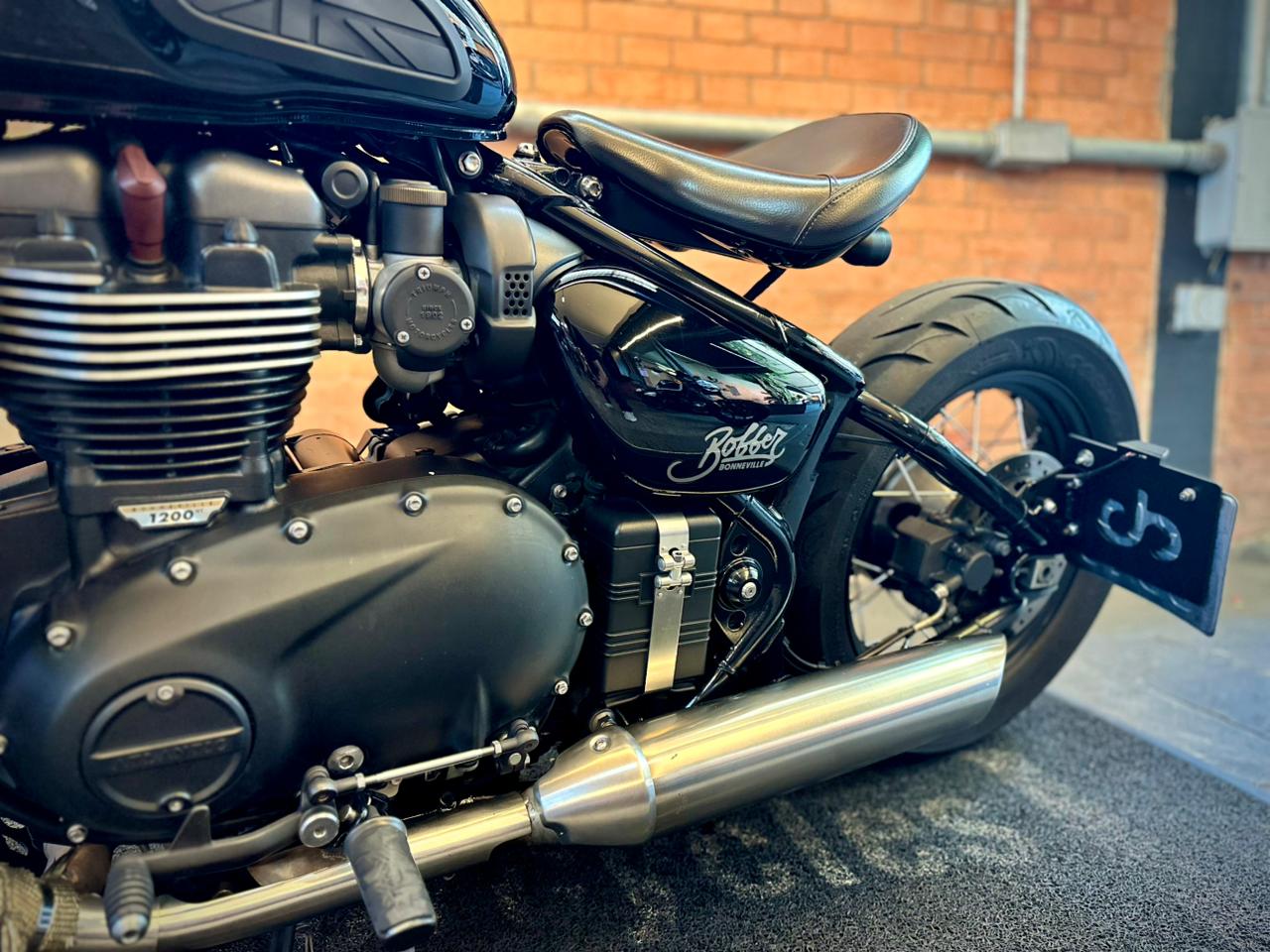 TRIUMPH BONNEVILLE BOBBER 1200