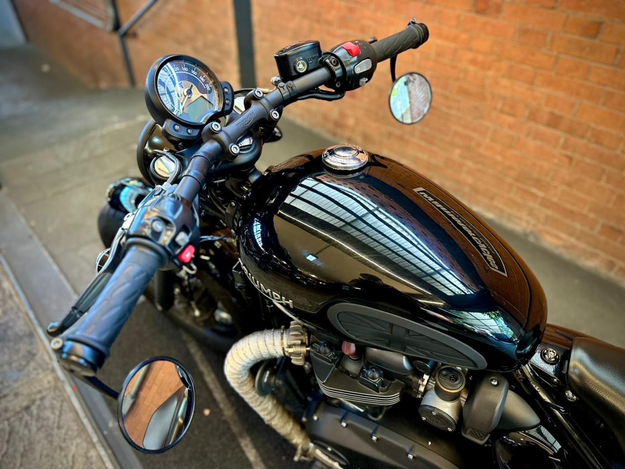 TRIUMPH BONNEVILLE BOBBER 1200