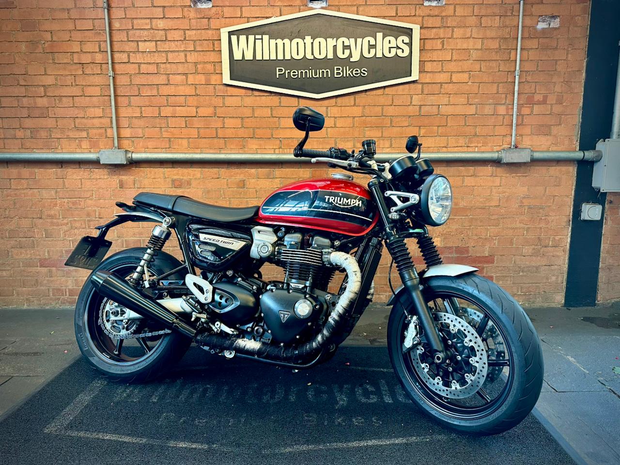 TRIUMPH SPEED TWIN 