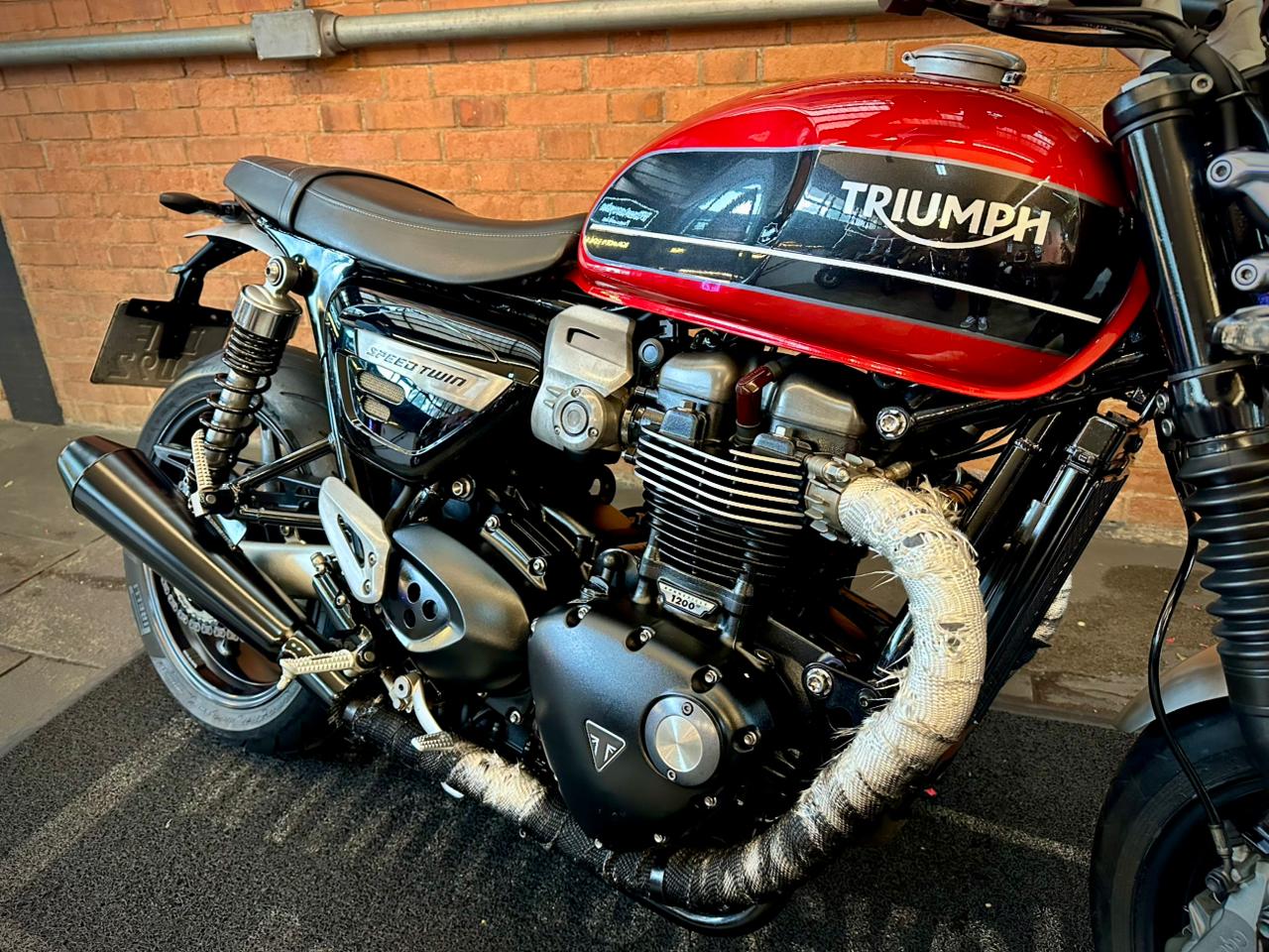 TRIUMPH SPEED TWIN 