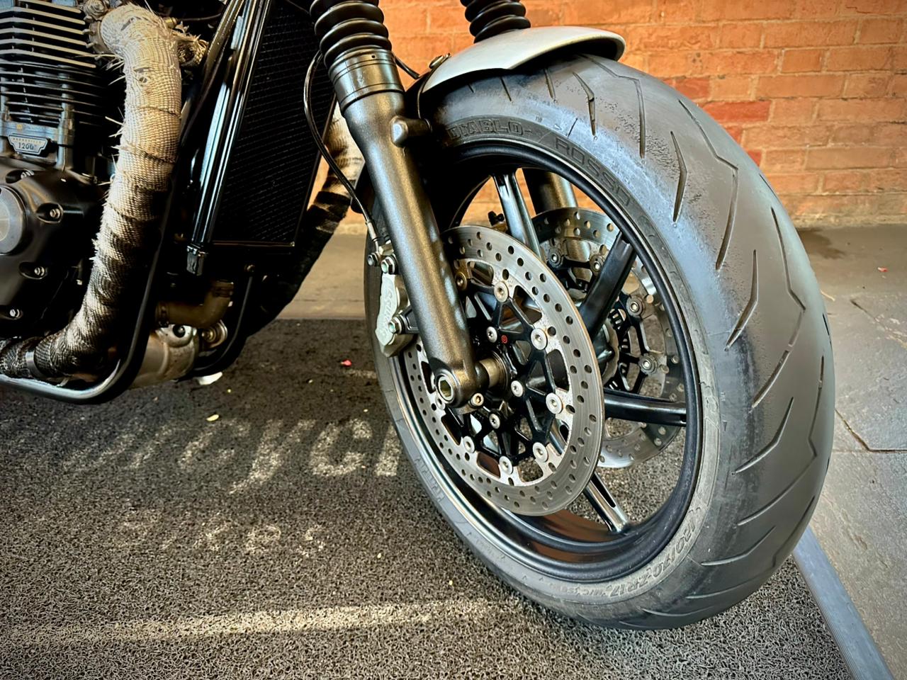 TRIUMPH SPEED TWIN 