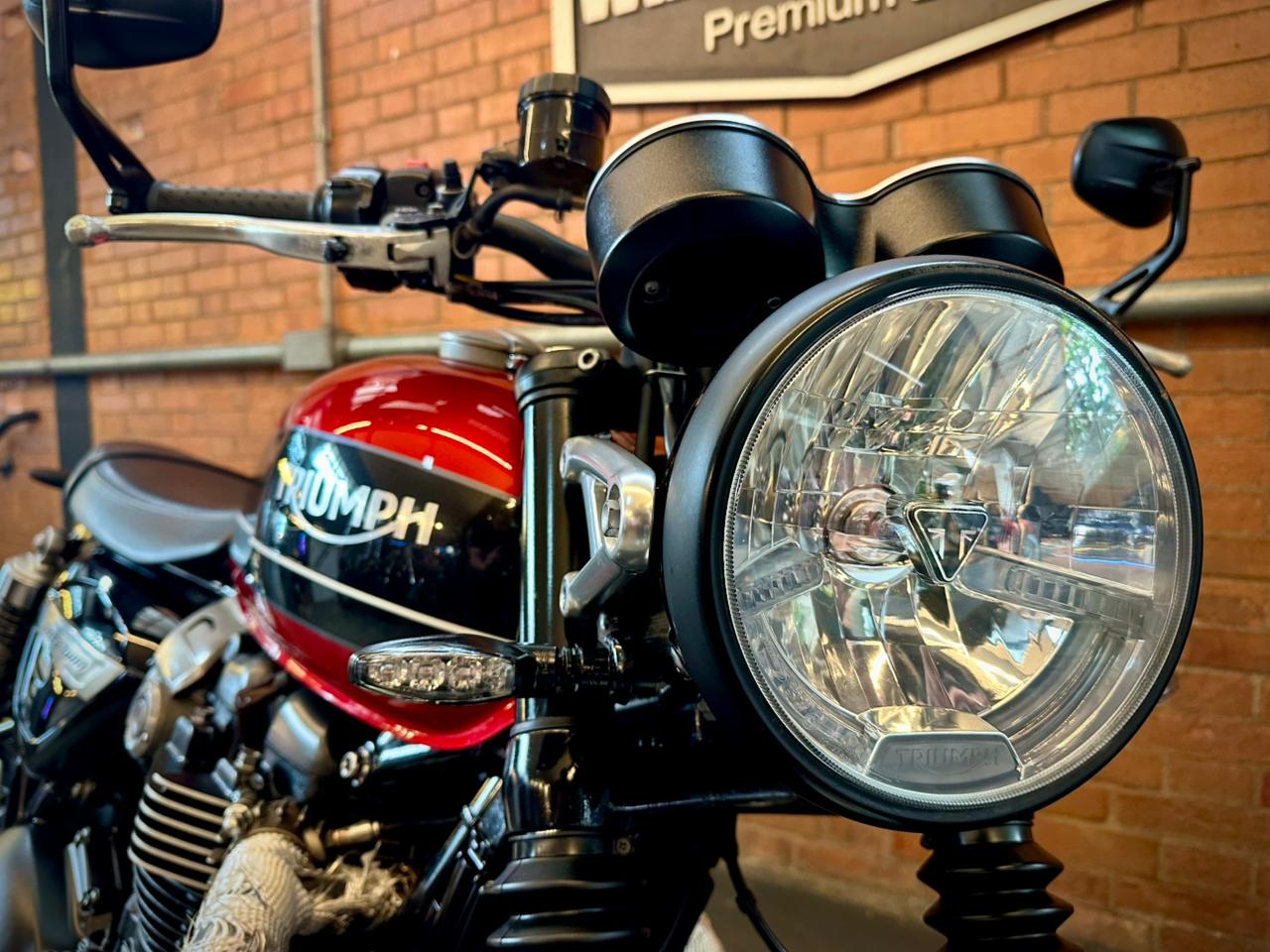 TRIUMPH SPEED TWIN 