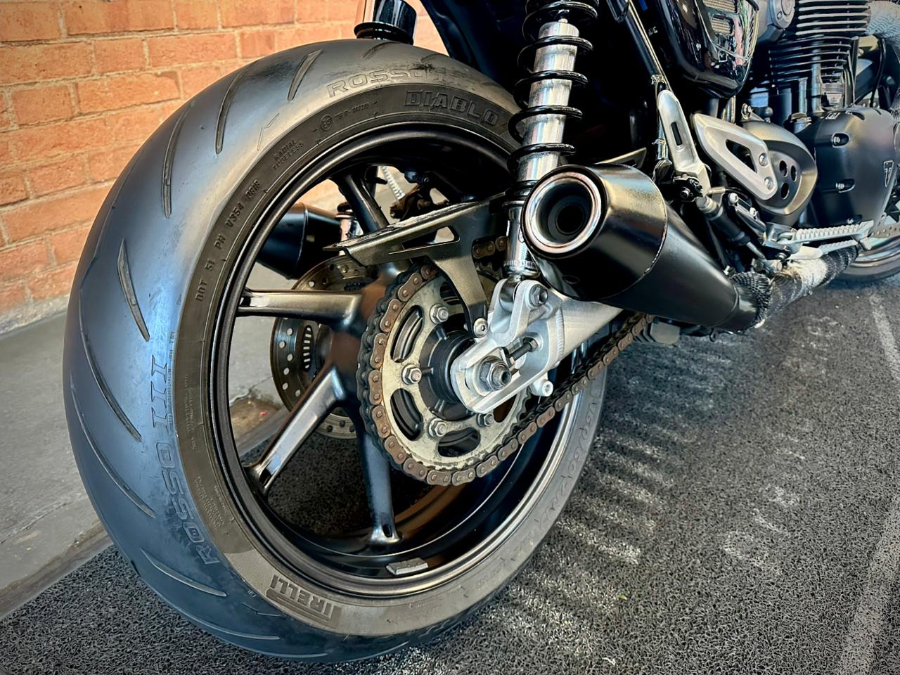 TRIUMPH SPEED TWIN 