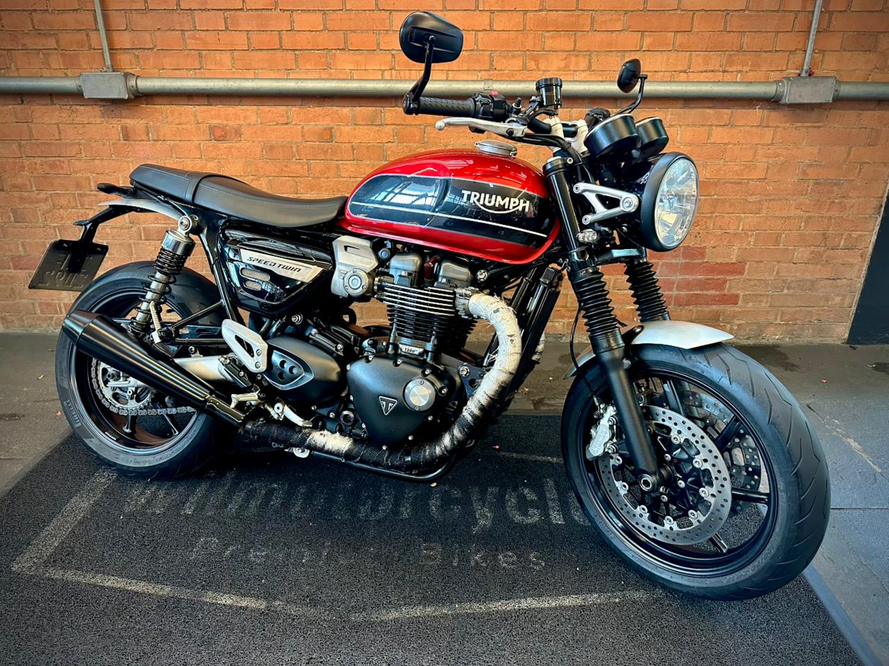 TRIUMPH SPEED TWIN 
