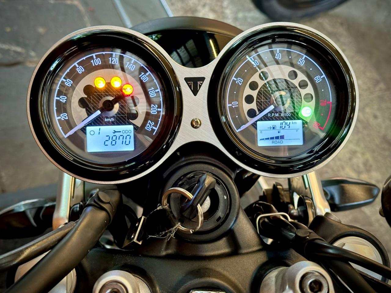 TRIUMPH SPEED TWIN 