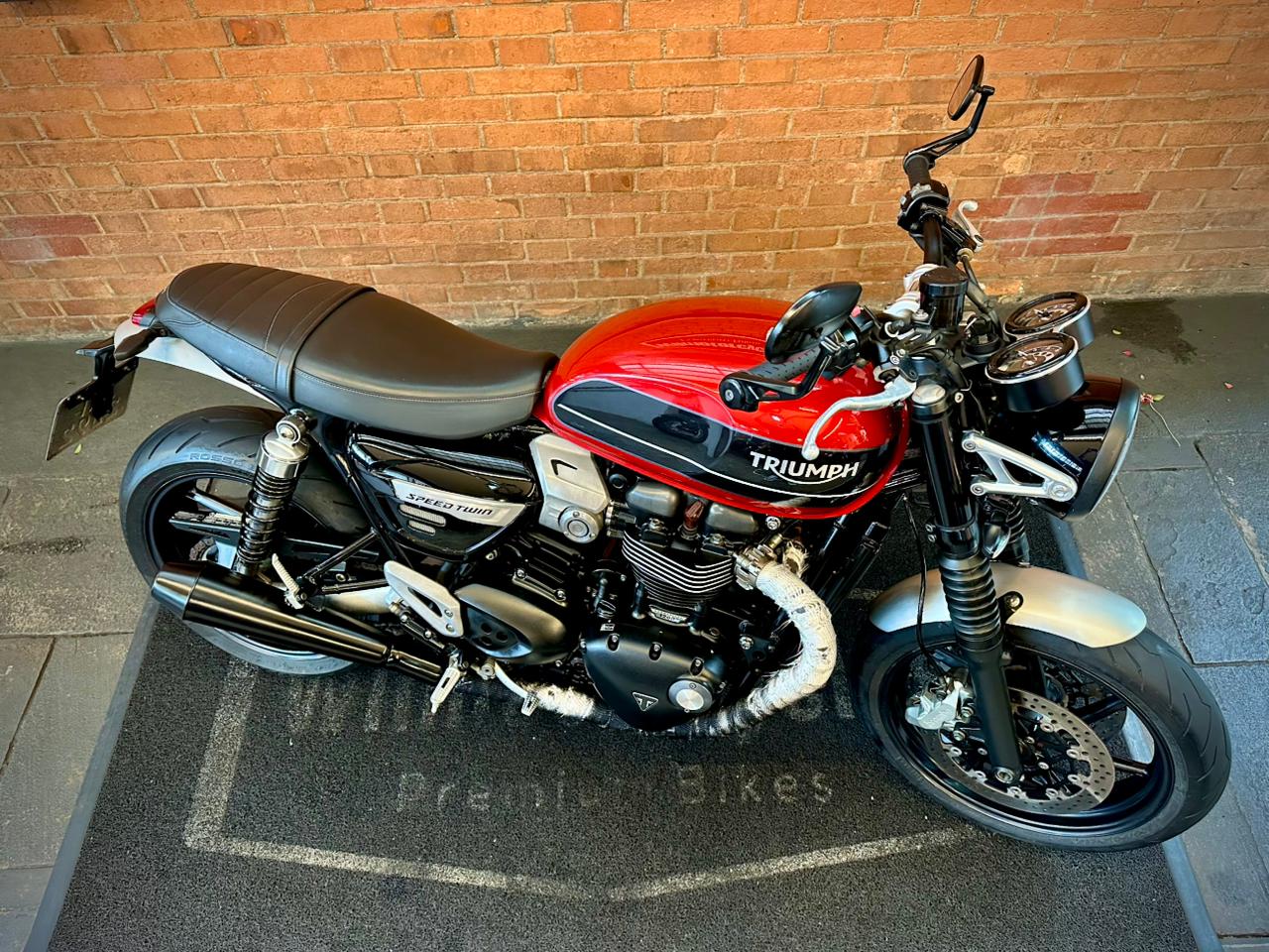 TRIUMPH SPEED TWIN 