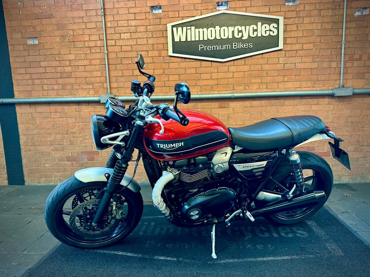 TRIUMPH SPEED TWIN 