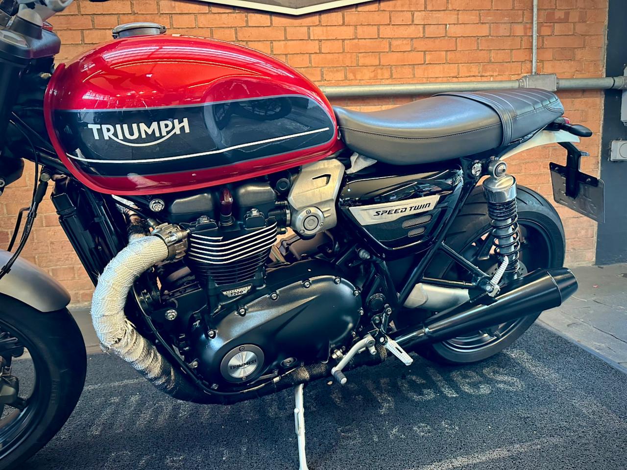 TRIUMPH SPEED TWIN 
