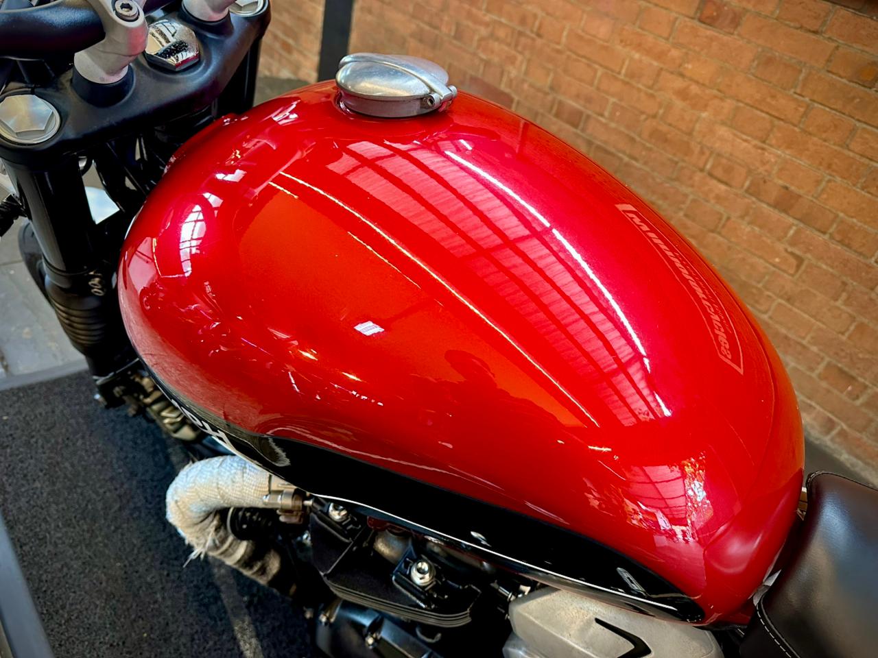 TRIUMPH SPEED TWIN 