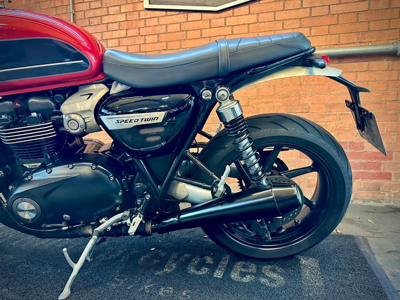 TRIUMPH SPEED TWIN 