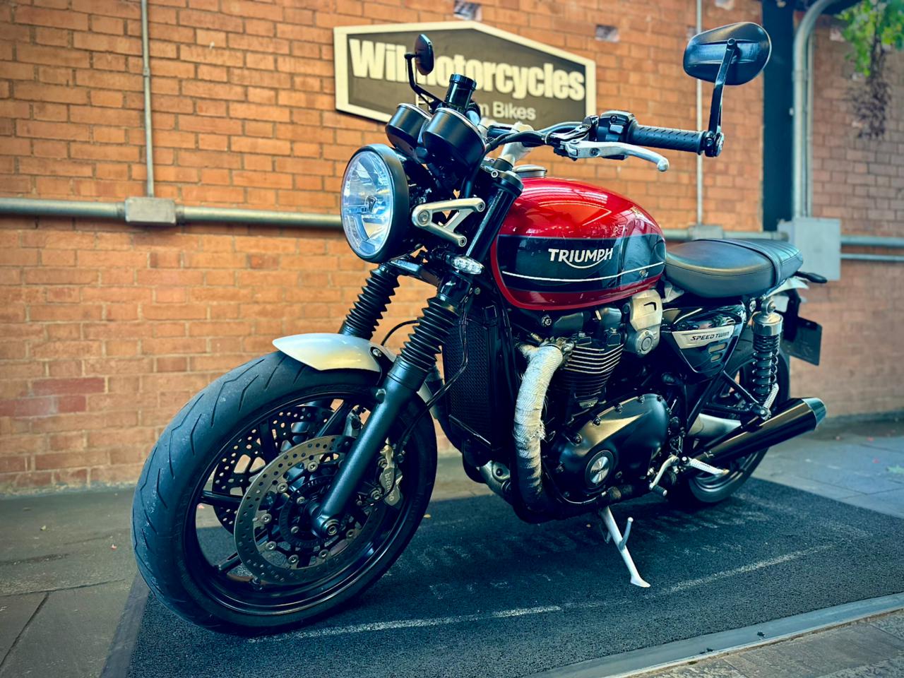 TRIUMPH SPEED TWIN 