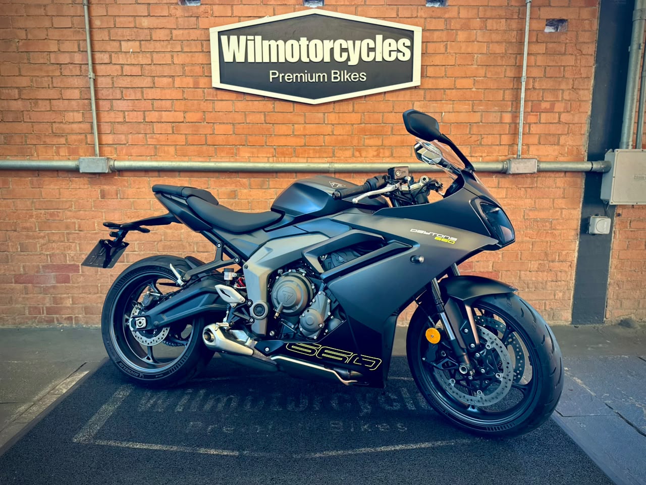 TRIUMPH DAYTONA 660