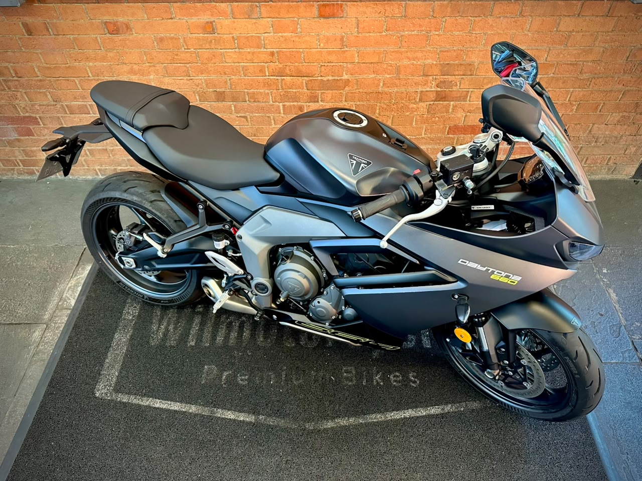 TRIUMPH DAYTONA 660