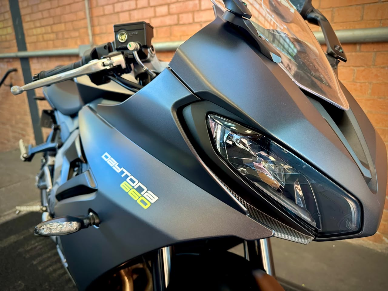 TRIUMPH DAYTONA 660