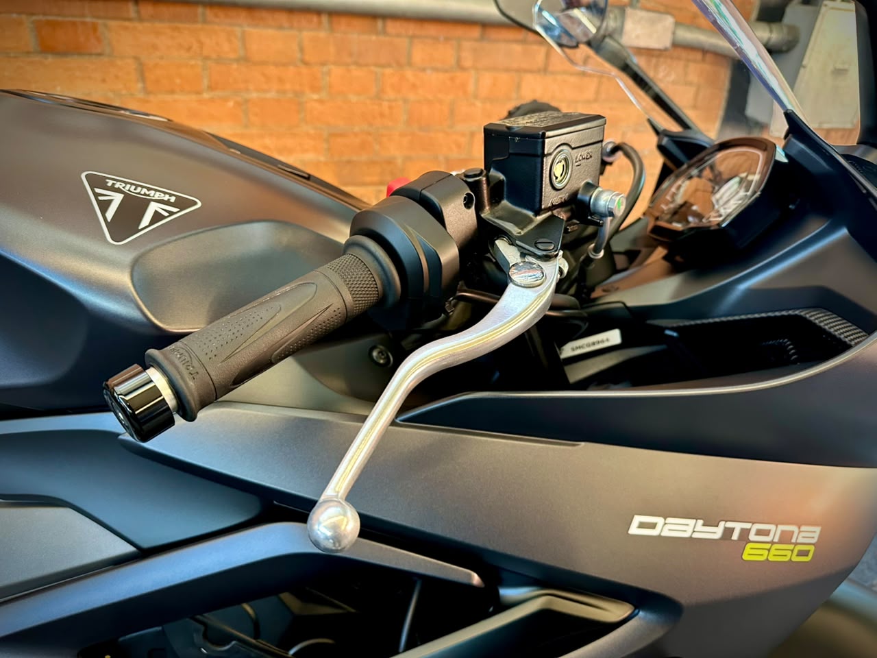 TRIUMPH DAYTONA 660