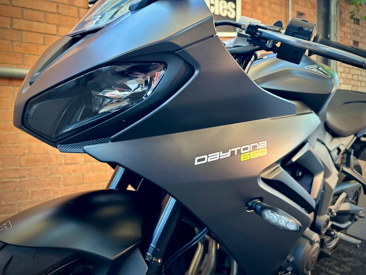TRIUMPH DAYTONA 660