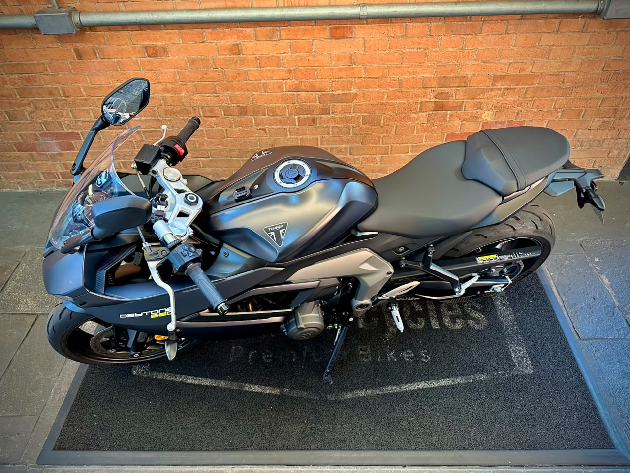 TRIUMPH DAYTONA 660